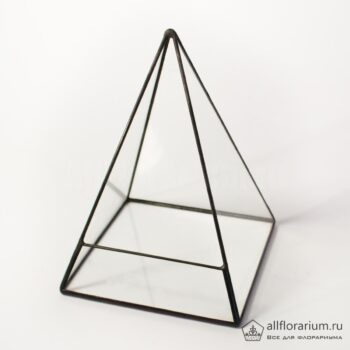 Геометрическая ваза Пирамида